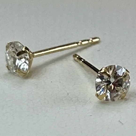 1/2ct 14K Solid YELLOW Gold Diamond studs earrings. Yellow Gold - Picture 13 of 16